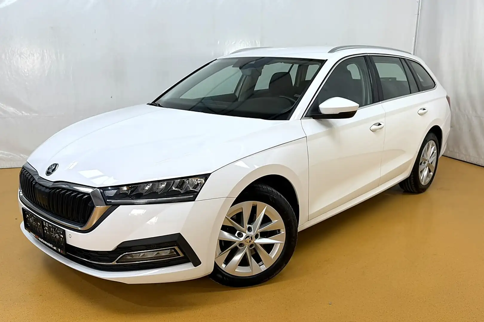 Skoda Octavia Combi 2,0 TDI Style DSG Weiß - 1
