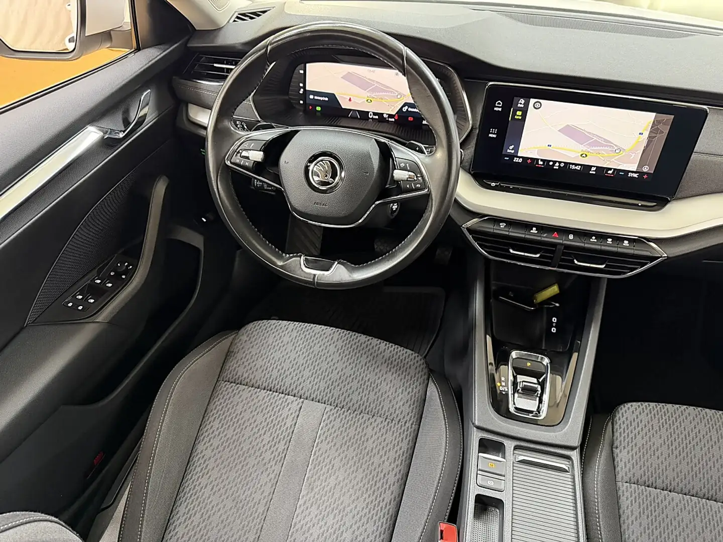 Skoda Octavia Combi 2,0 TDI Style DSG Weiß - 2