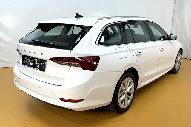 Skoda Octavia view 3