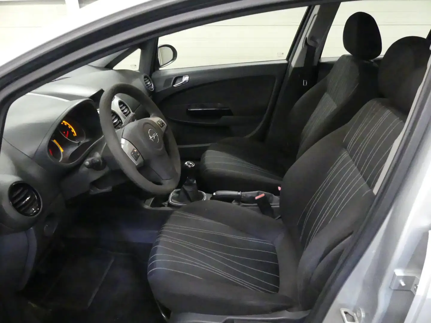 Opel Corsa 1.2-16V Busin - Airco - 5 deurs - Cruise Control Grijs - 2