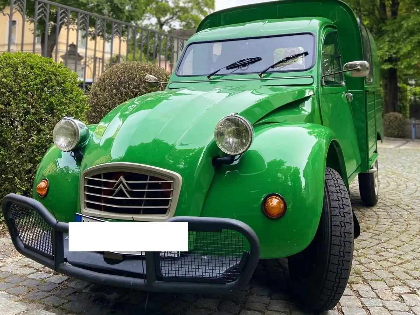 Citroen 2CV AK400 Grün - 2