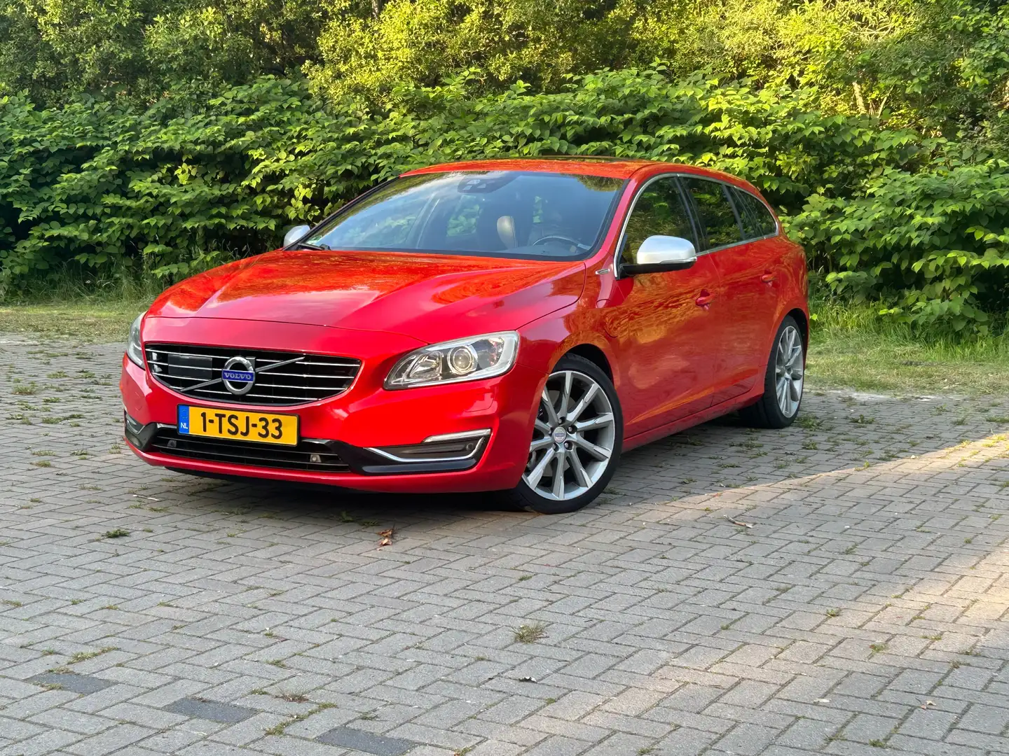 Volvo V60 V60 2.4 D6 AWD Pl.i Sum. Rosso - 1
