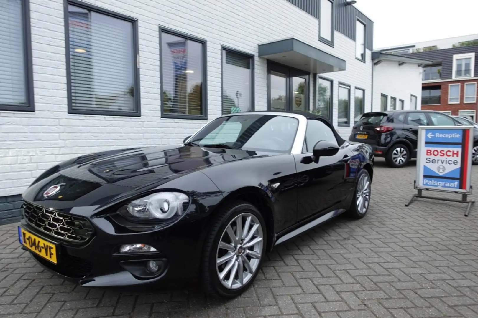 Fiat 124 Spider 1.4 M-AIR Turbo  LUSSO Automaat Leder Navi Cabriol Zwart - 1