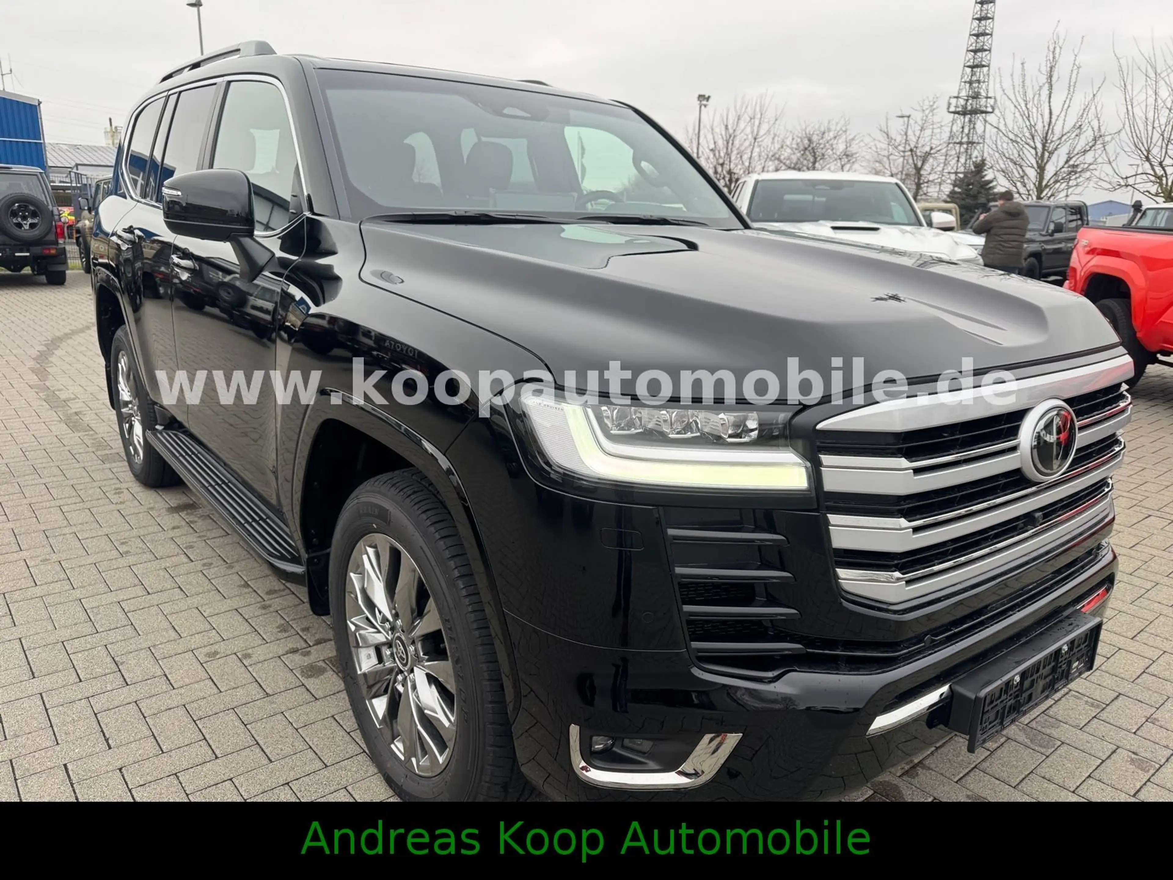 Toyota Land Cruiser 300 Premium ZX Mod 2026 3,5i V6 5-Sitze Sofort — photo 2