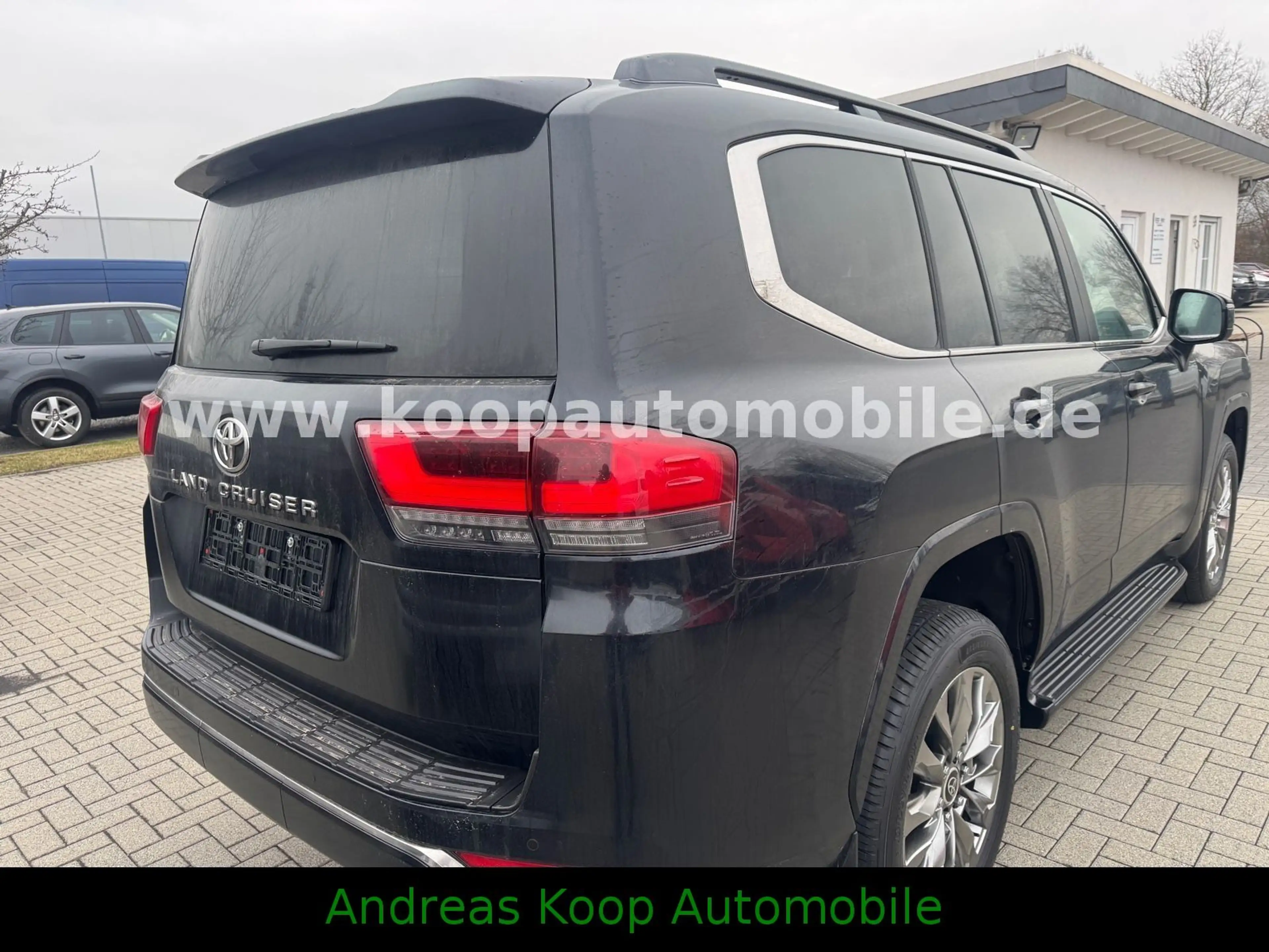 Toyota Land Cruiser 300 Premium ZX Mod 2026 3,5i V6 5-Sitze Sofort — photo 3