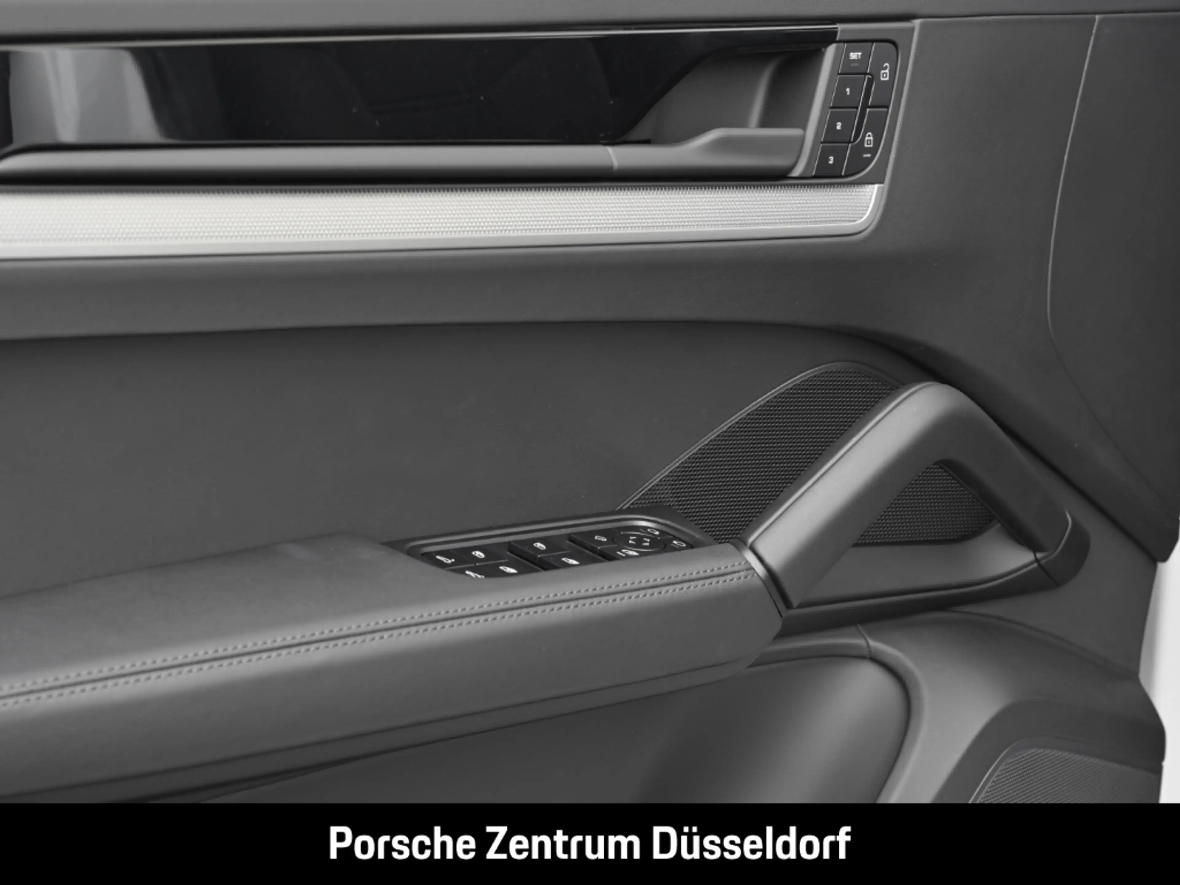 Porsche Cayenne Coupe BOSE Luftfederung InnoDrive LED — photo 12