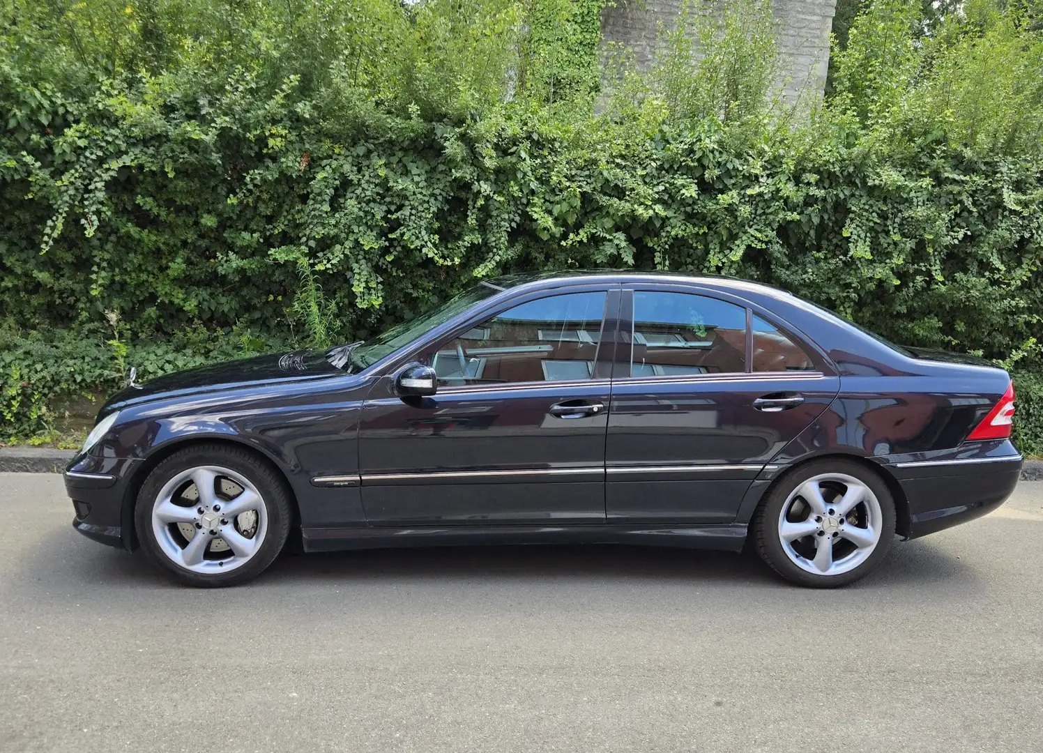 Mercedes-Benz C 320 Avantgarde+AMG Pack+Automatic+Full Service plava - 2