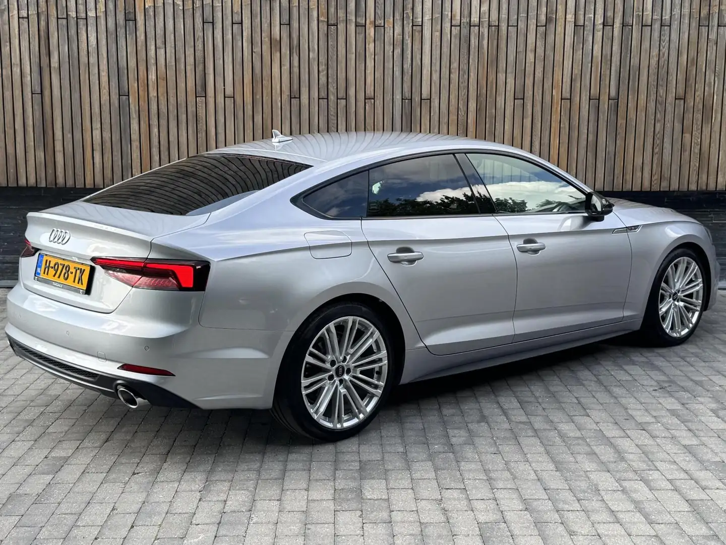 Audi A5 Sportback 35 TFSI S-line black edition Automaat | Gris - 2
