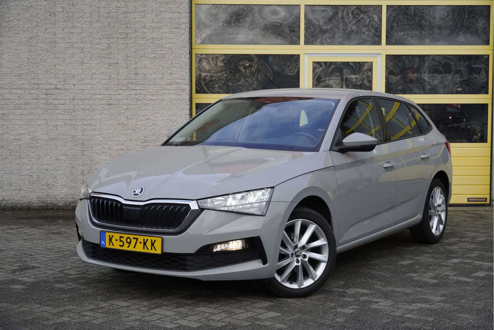 Skoda Scala 1.0 TSI Automaat! 5drs Ambition BJ2020 Lmv 17" | L Grigio - 1