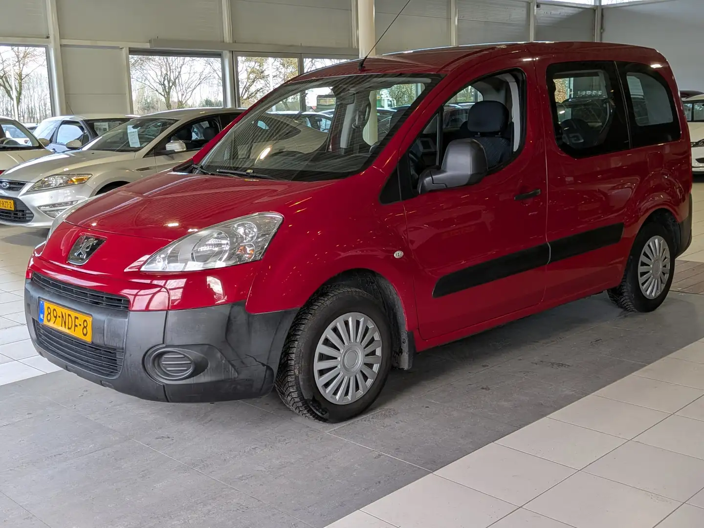 Peugeot Partner Tepee 1.6 XR NAP, Trekhaak, Stuurbekrachtiging Rood - 2