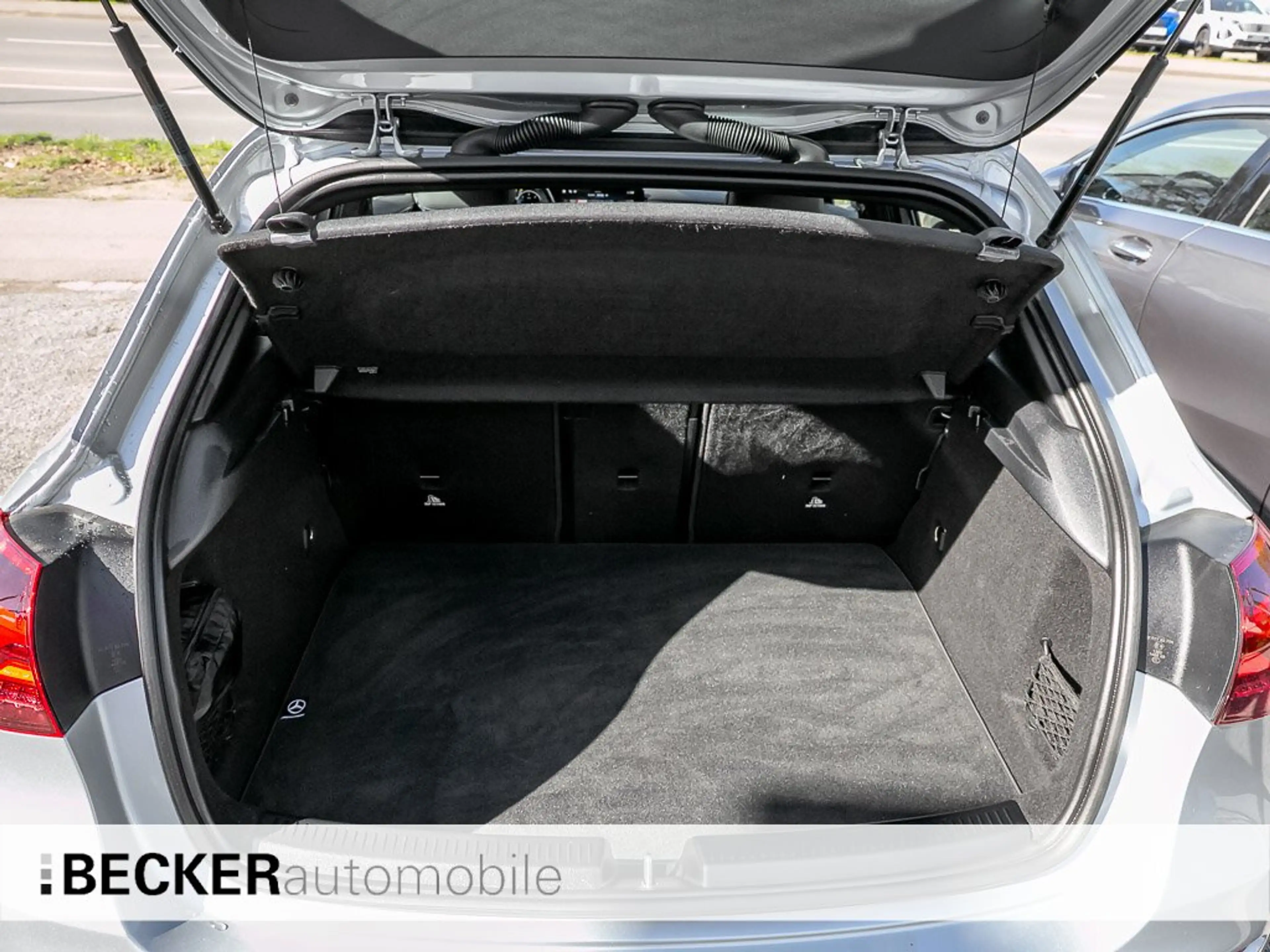 Mercedes-Benz A 200 A 200 d PROGRESSIVE AMBIENTE MULTIBEAM DIST AHK — photo 11