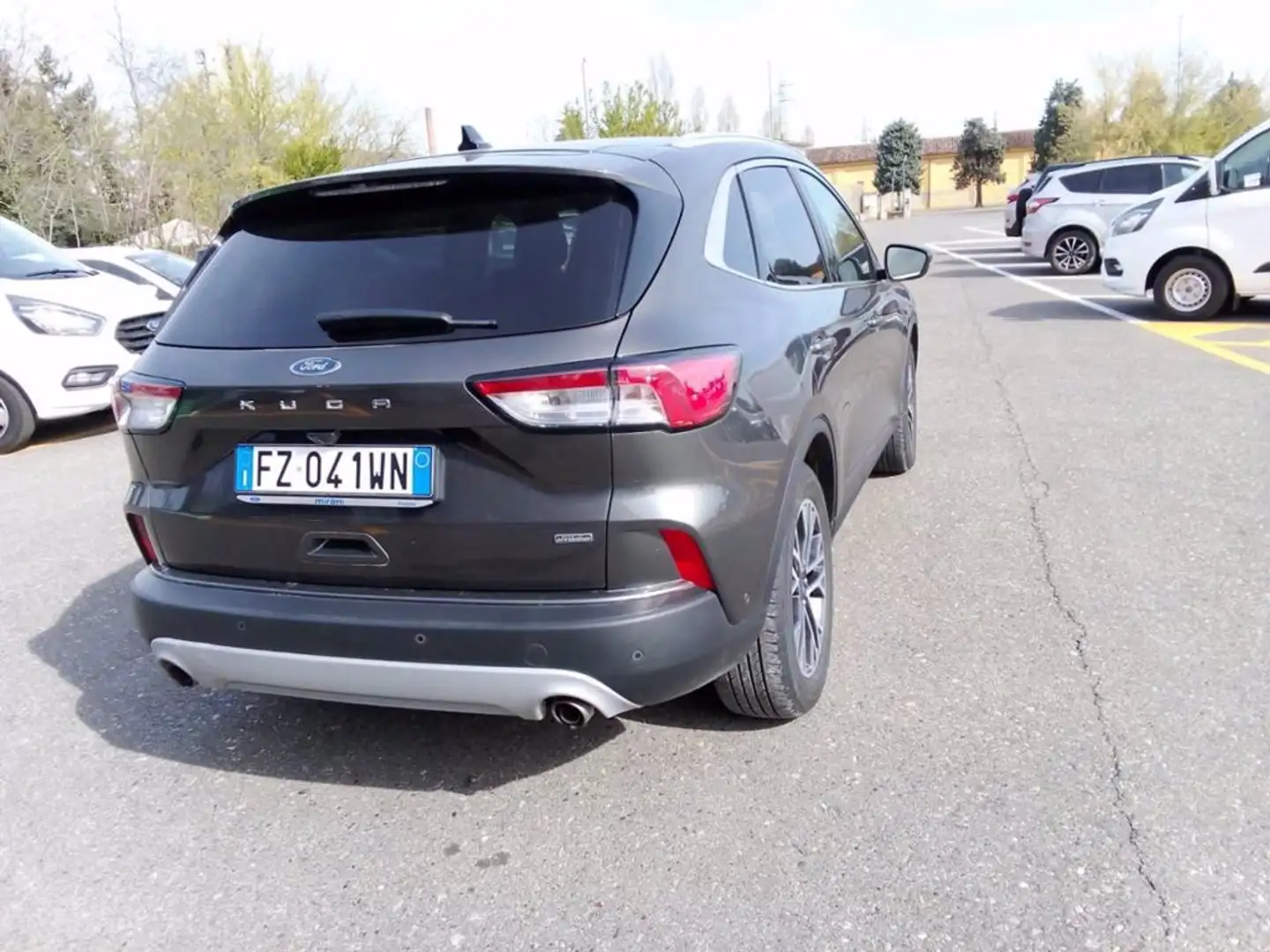 Ford Kuga 2.5 Plug In Hybrid 225 CV CVT 2WD Titanium Grigio - 2