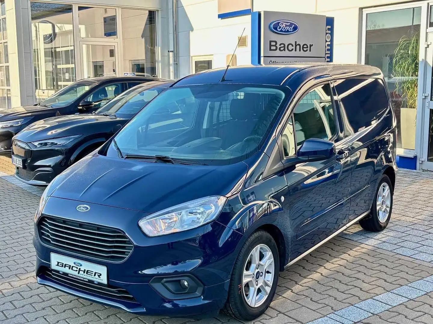 Ford Transit Courier Limited GRA*KLIMA*SYNC3*ALU Blau - 1