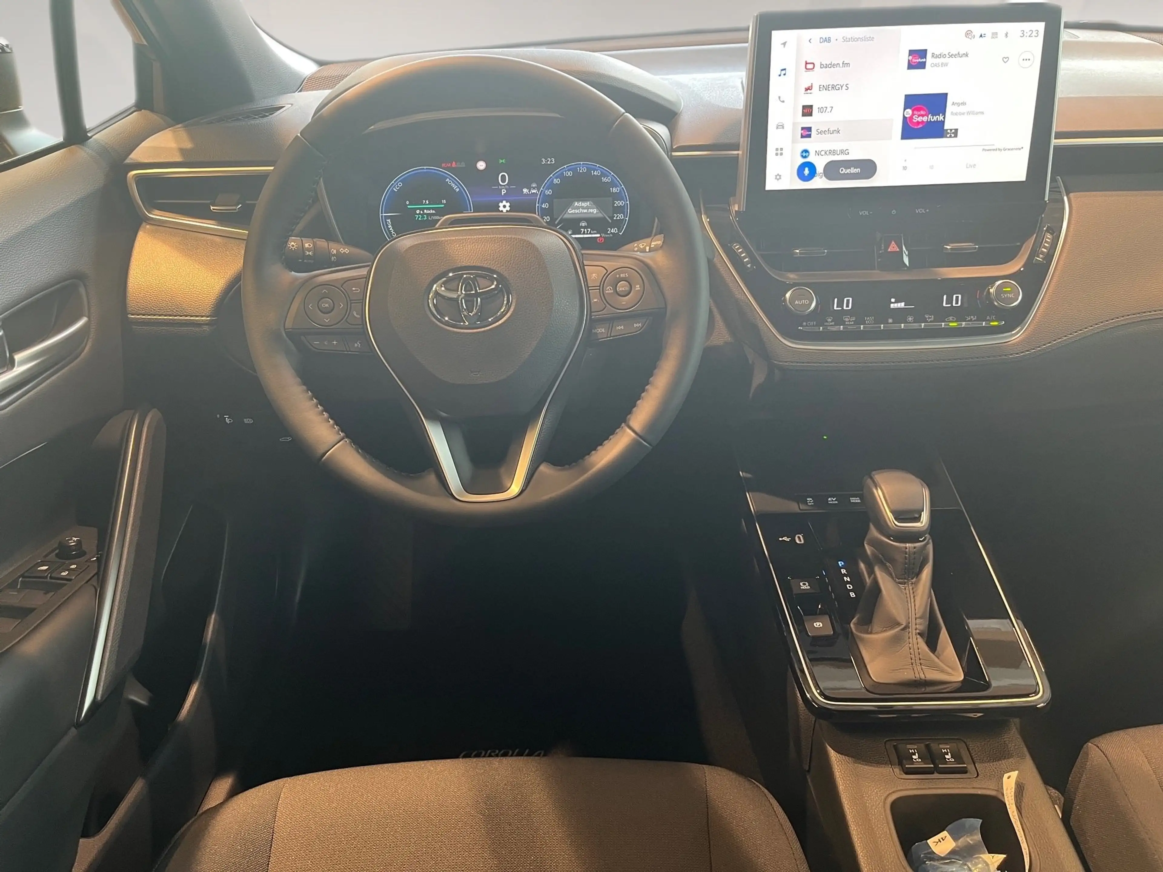 Toyota Corolla Cross 2,0 Teamplayer ACC+LED+Navi+SHZ+LM — photo 10