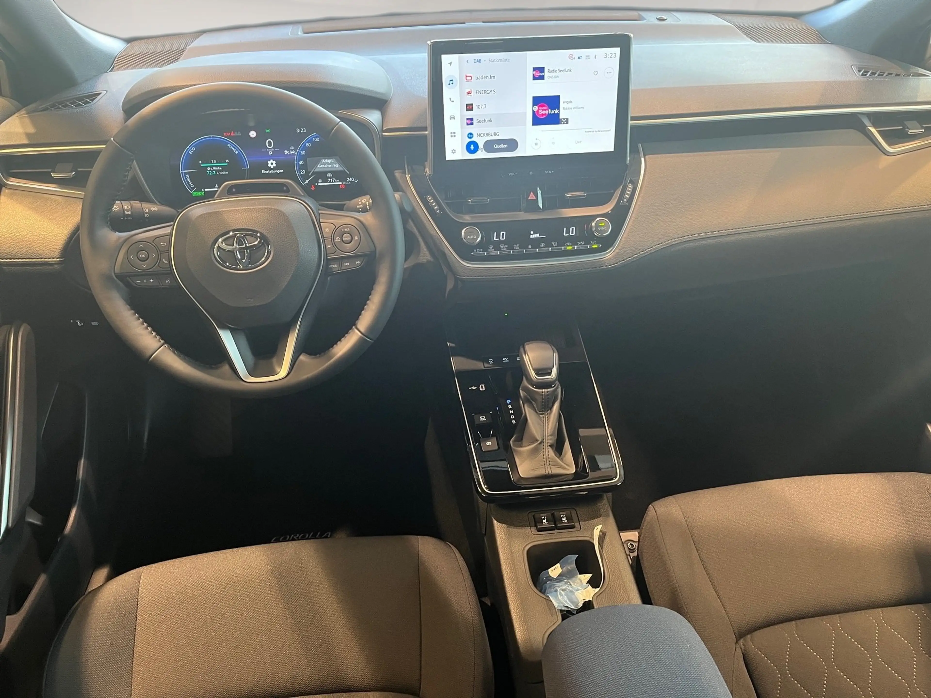 Toyota Corolla Cross 2,0 Teamplayer ACC+LED+Navi+SHZ+LM — photo 11