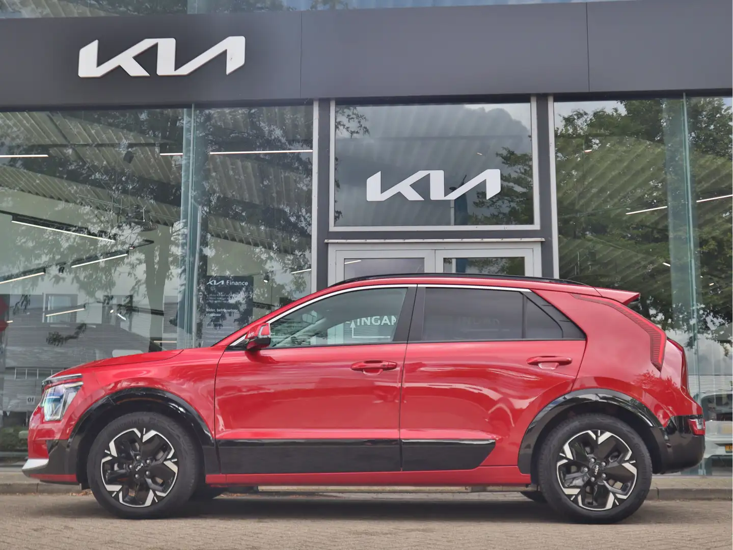 Kia e-Niro EV ExecutiveLine 64.8 kWh | Camera | Stoelverwarmi Rood - 2