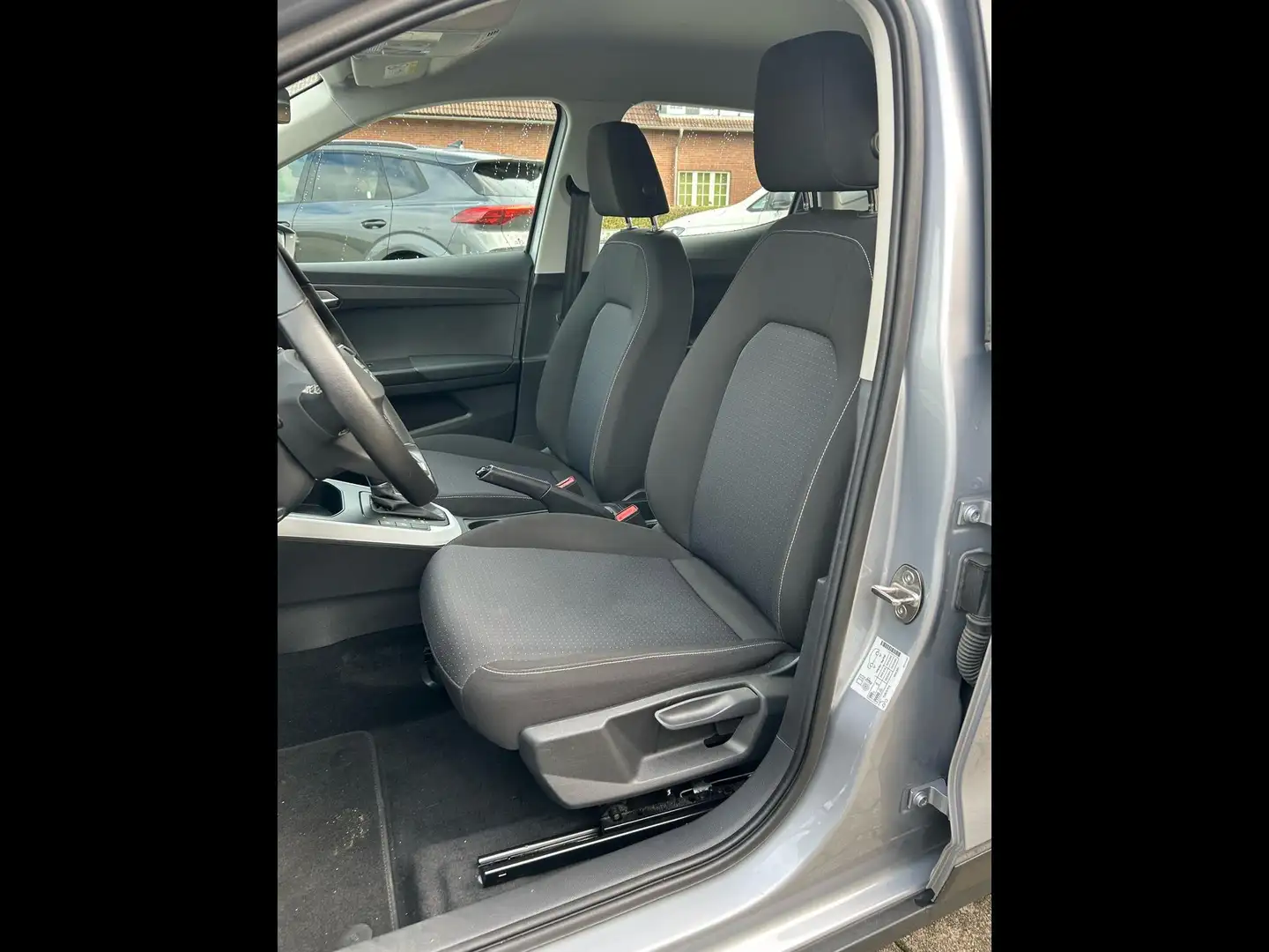 SEAT Arona Style 1.0 TSI DSG / Sitzheizung Plateado - 2