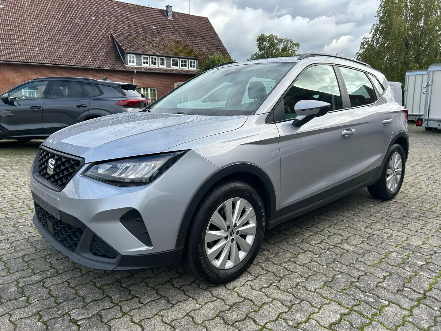 SEAT Arona Style 1.0 TSI DSG / Sitzheizung Plateado - 1