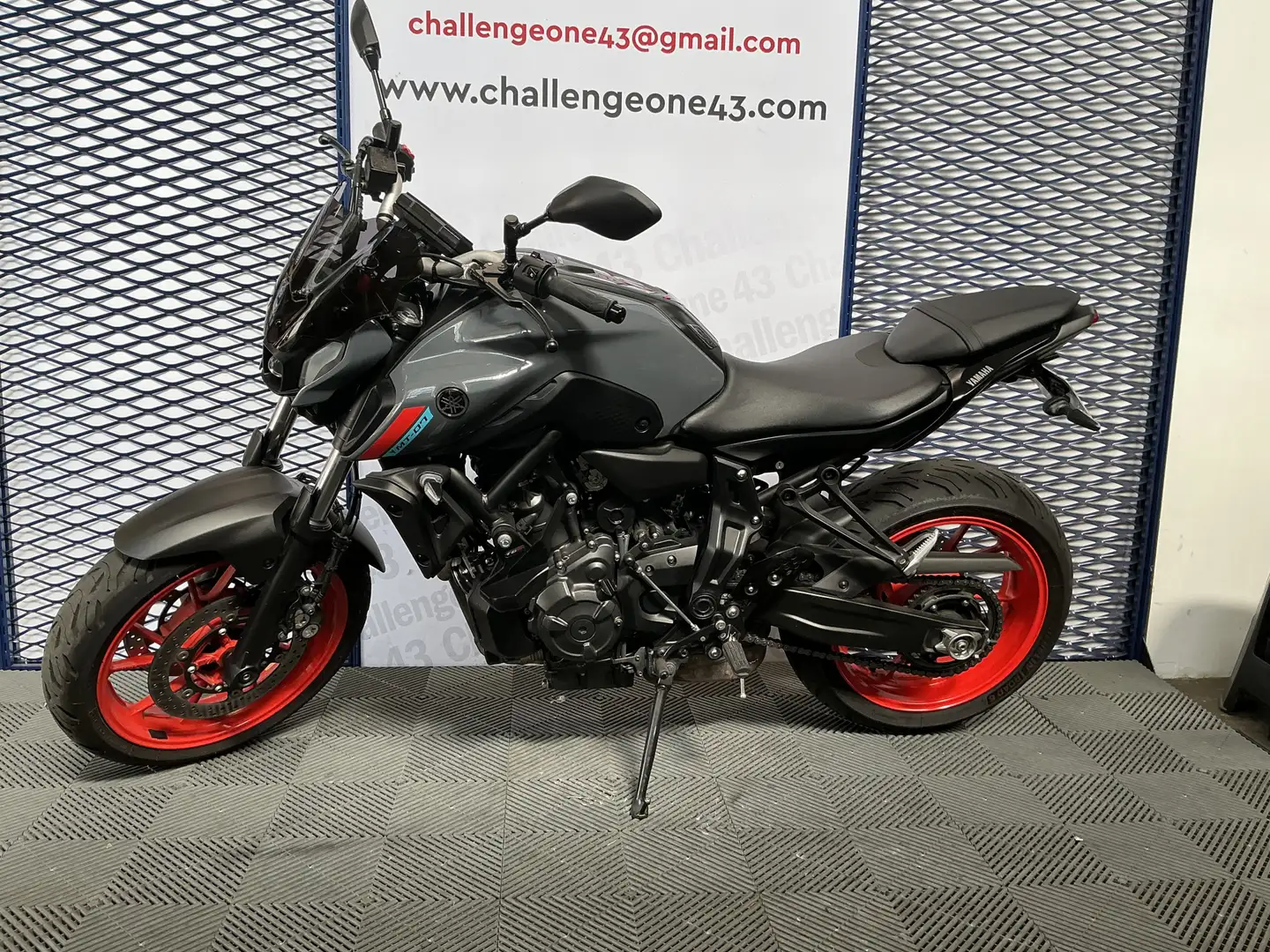 Yamaha MT-07 Grau - 2