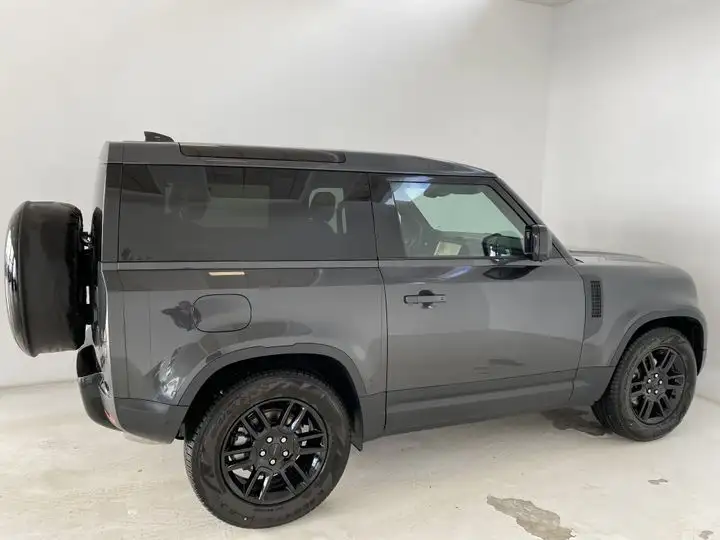 Land Rover Defender 2026, foto 2