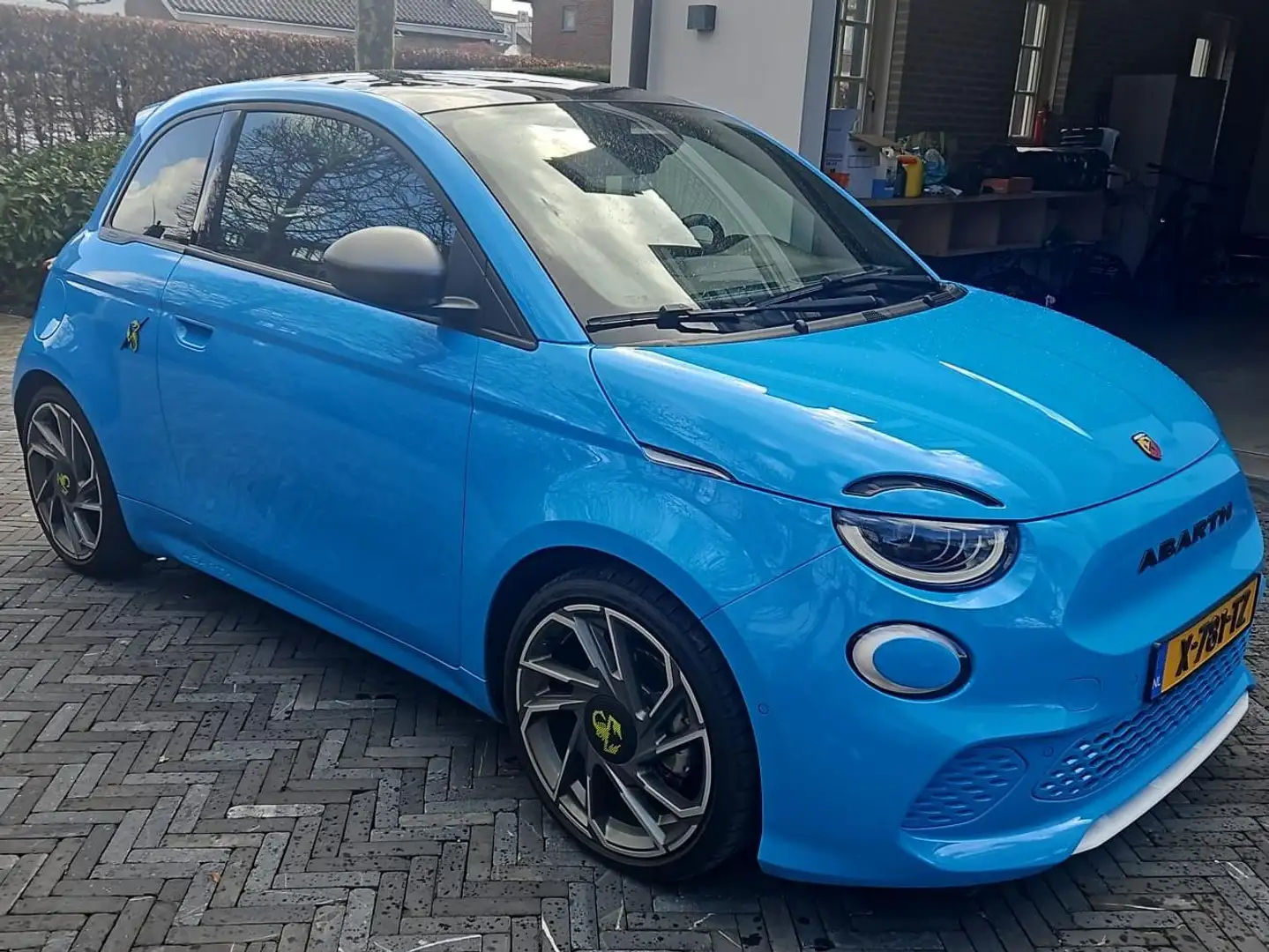 Abarth 500e Abarth Turis. 42 kWh/18inch/pano/cam/jbl/ Azul - 2