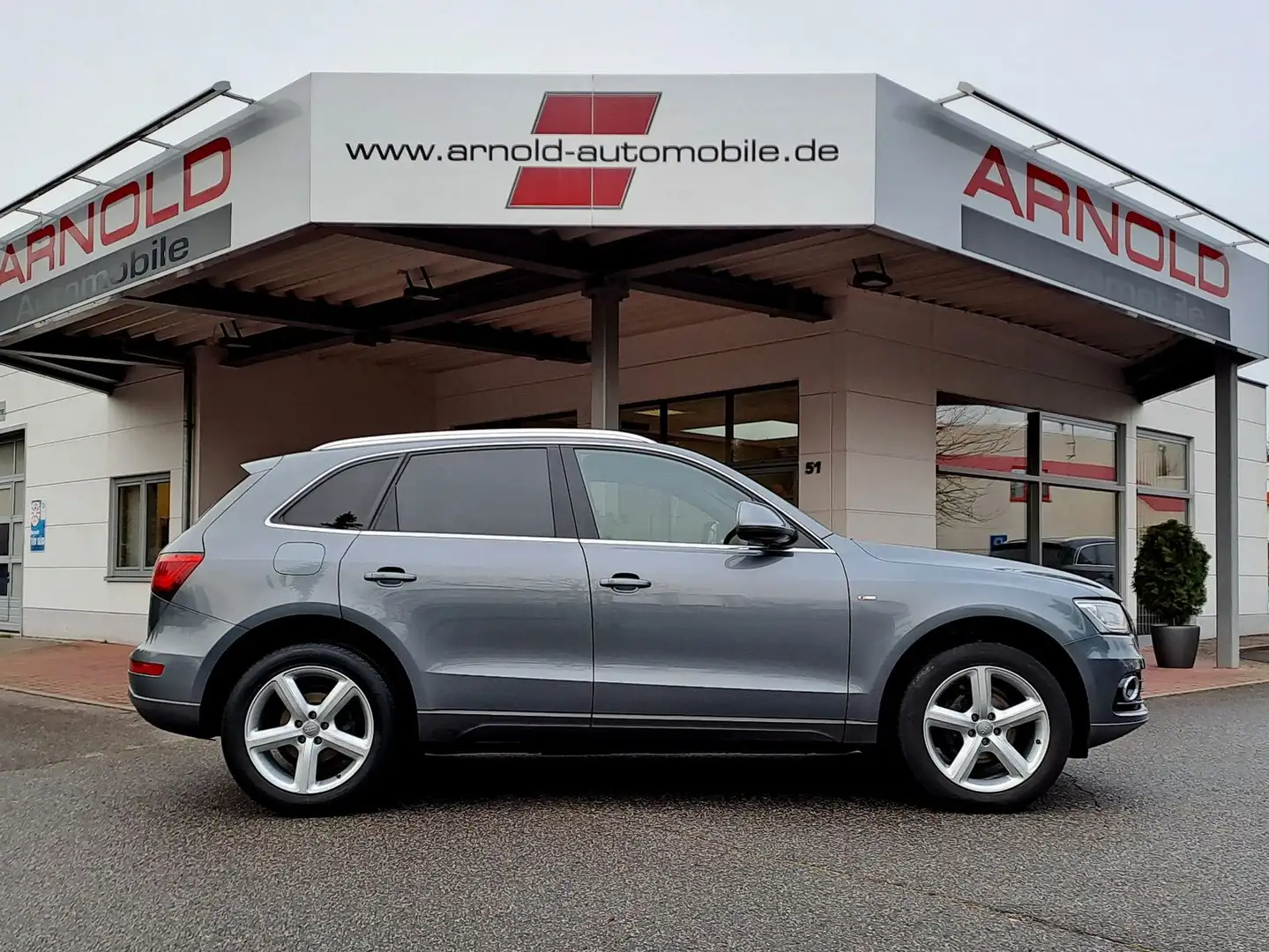 Audi Q5 2.0 TDI S tronic quattro S line Grau - 2
