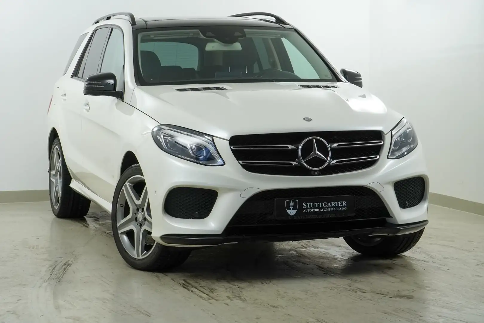 Mercedes-Benz GLE 400 4M AMG Line B&O 3*TV 360K Airmatic Keyle Weiß - 1