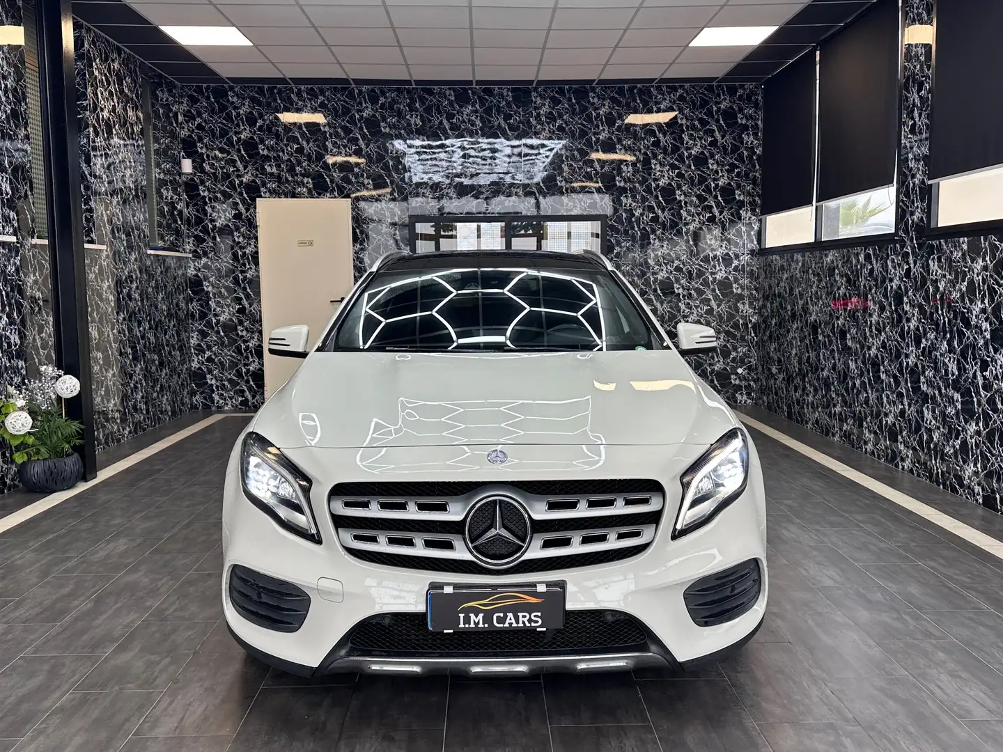Mercedes-Benz GLA 200 D Premium Amg Blanc - 2