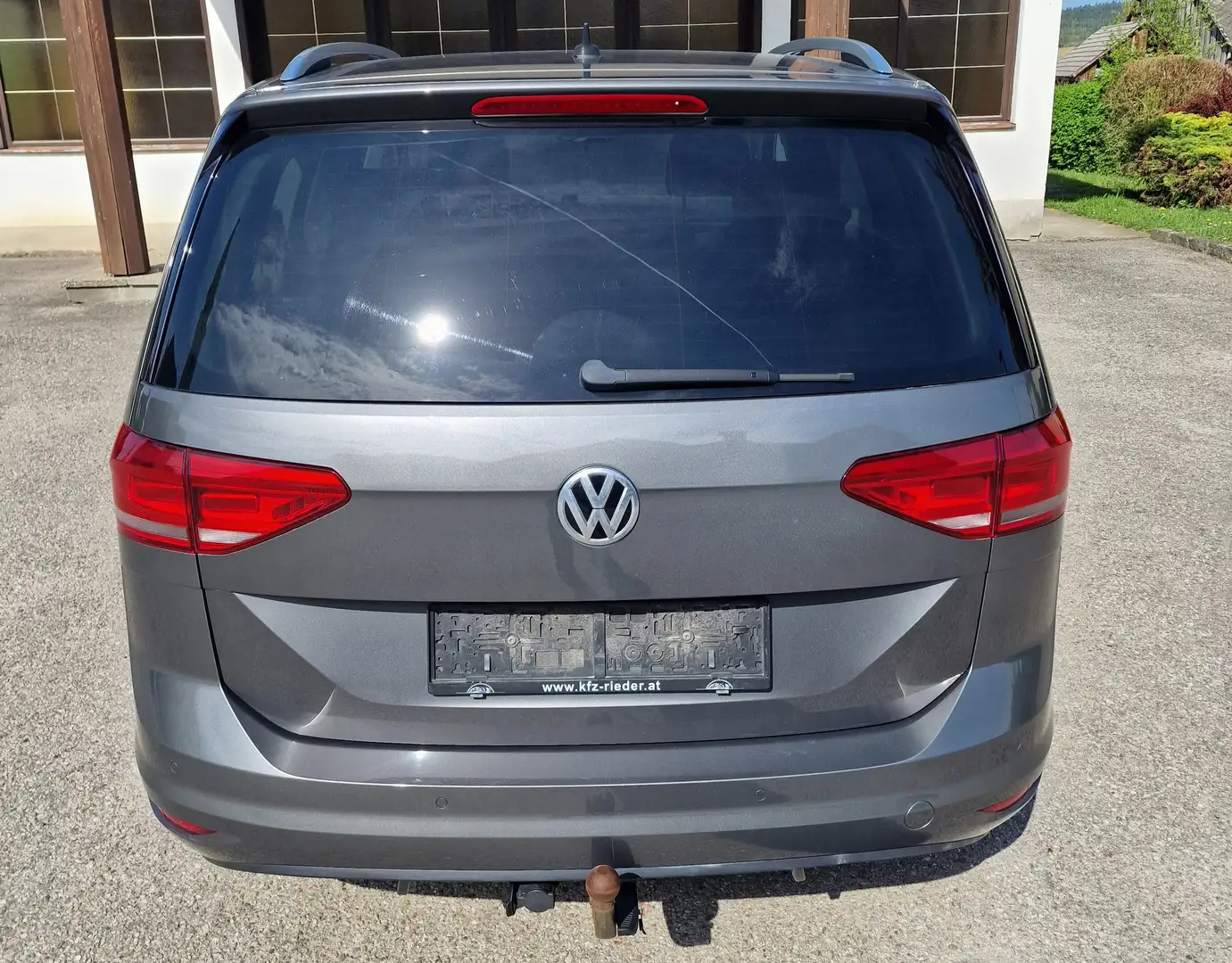 Volkswagen Touran Touran Trendline 1,6 SCR TDI DSG Trendline Grau - 2