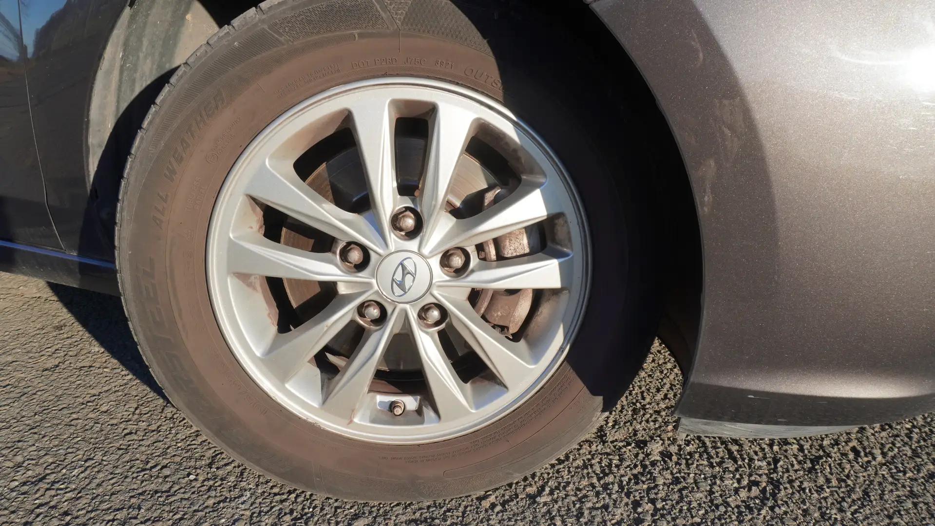 Hyundai i30 1.0 T-GDi LIMITED EDITION 120 M6 Schwarz - 2