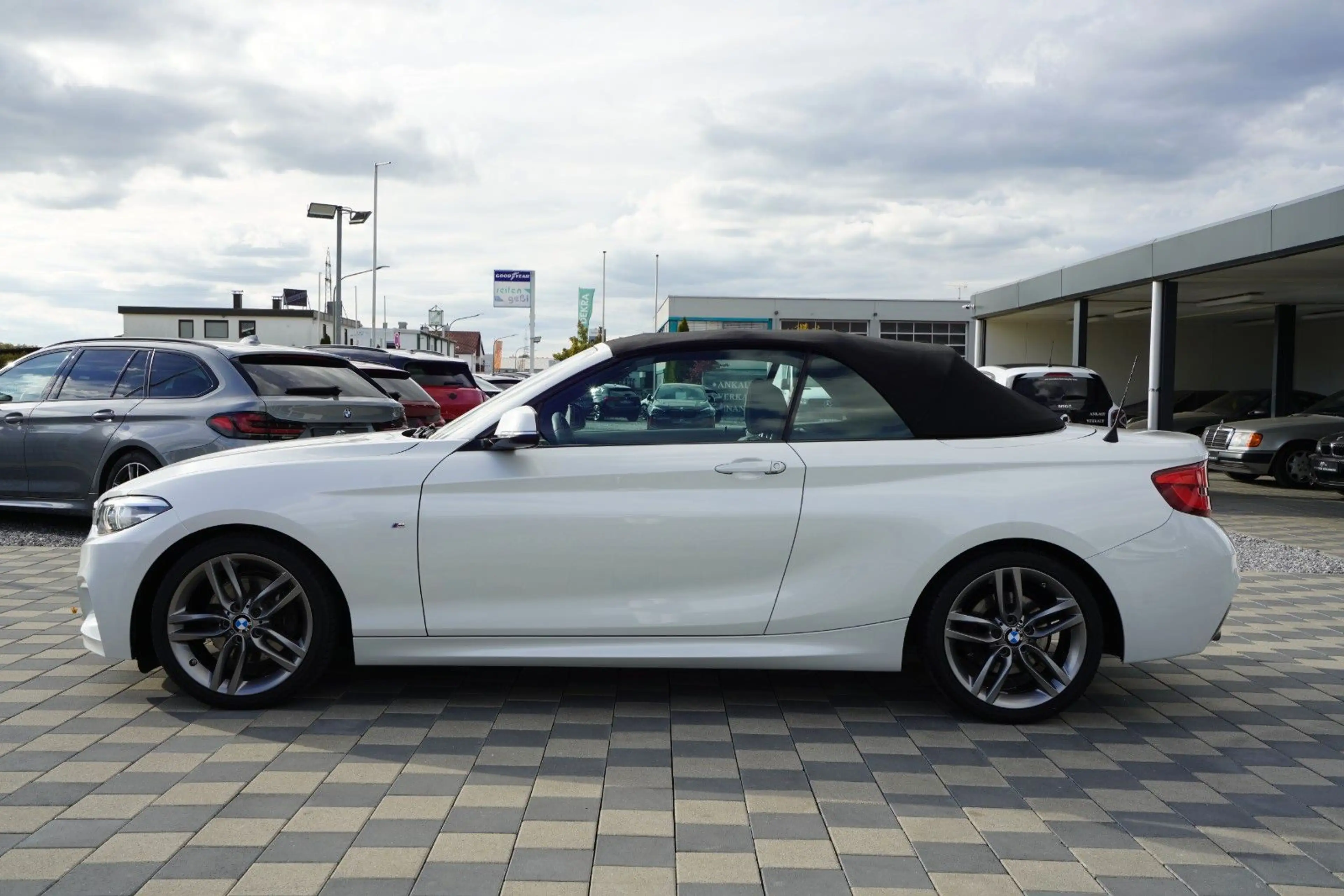 BMW 220 i Cabrio*M Sport*Leder*H&K*Navi*Automatik*DAB — photo 8