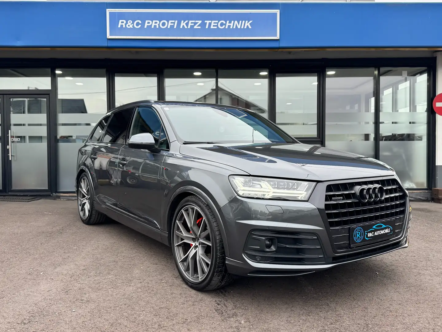 Audi Q7 3.0 TDI Quattro/EXCLUSIVE/SOFTCLOSE/TWA/ACC/22'' Grau - 2