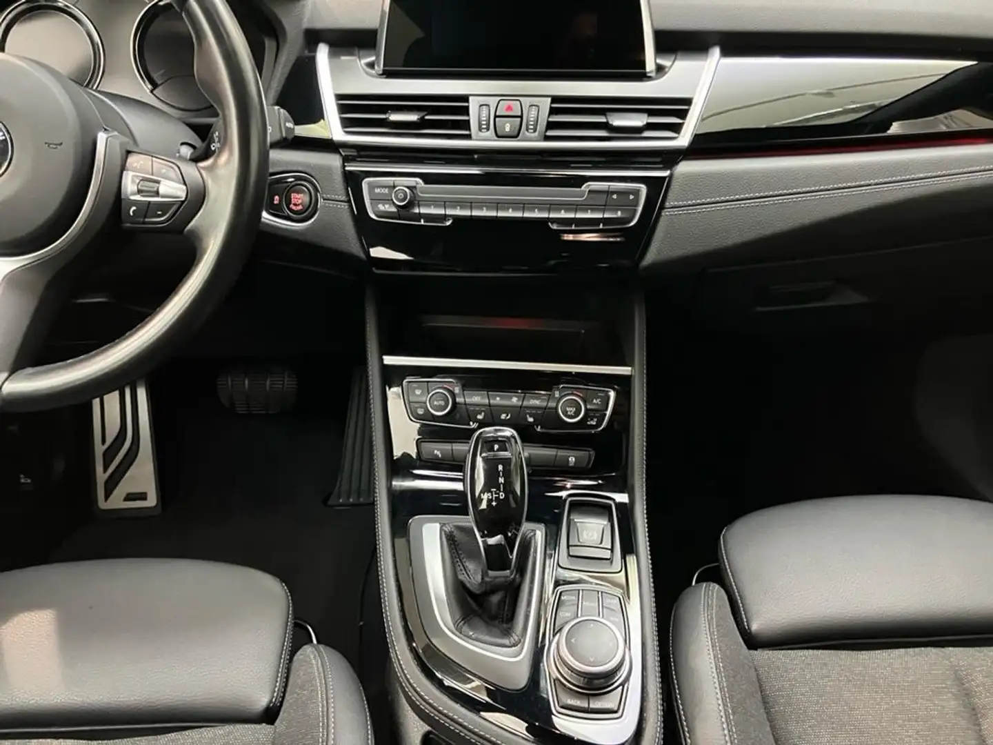 BMW 218 M Sport Schwarz - 2