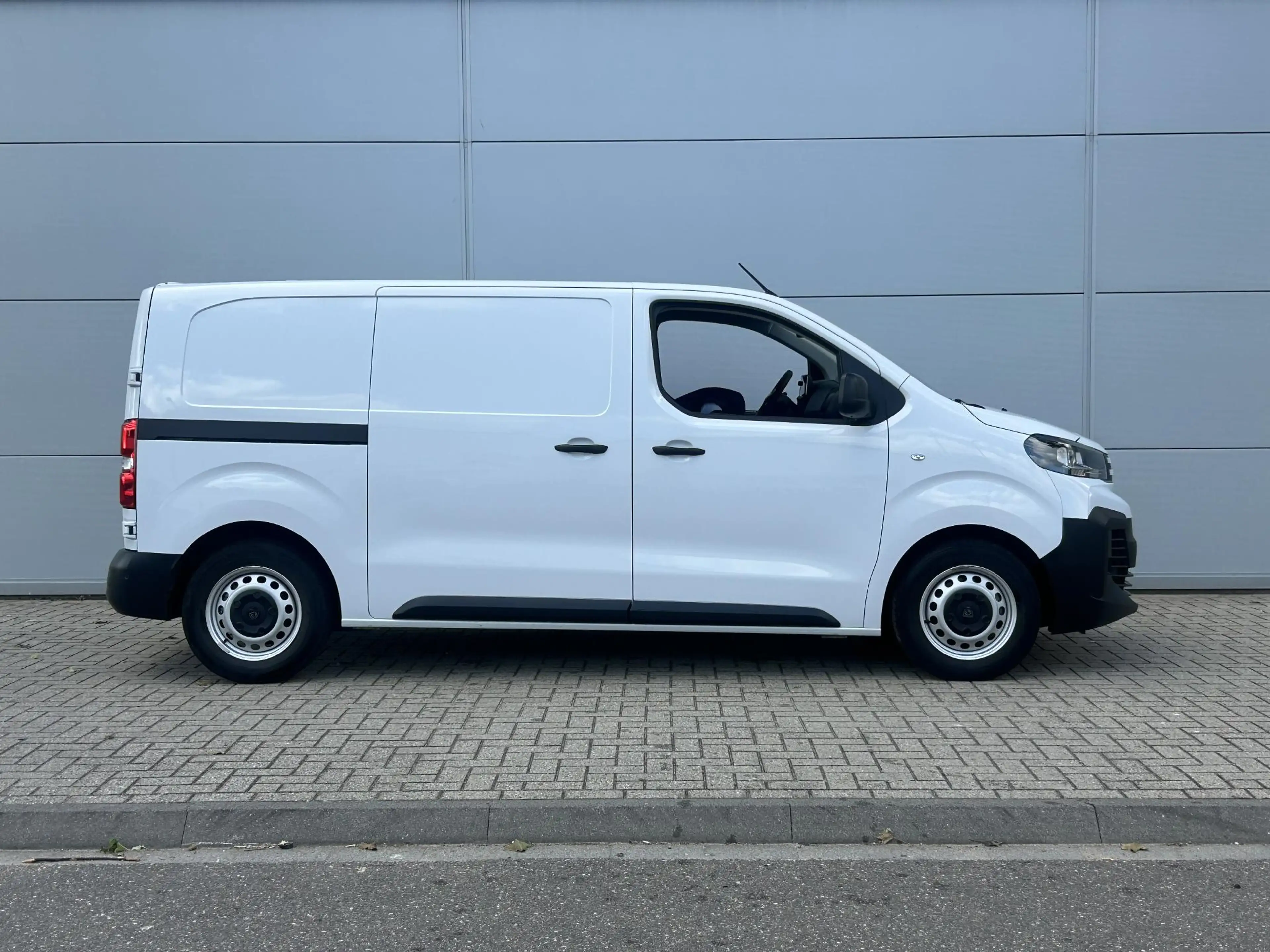 Peugeot e-Expert EV L2 75 kWh | Camera | Navigatie | Verlengde sche — photo 6
