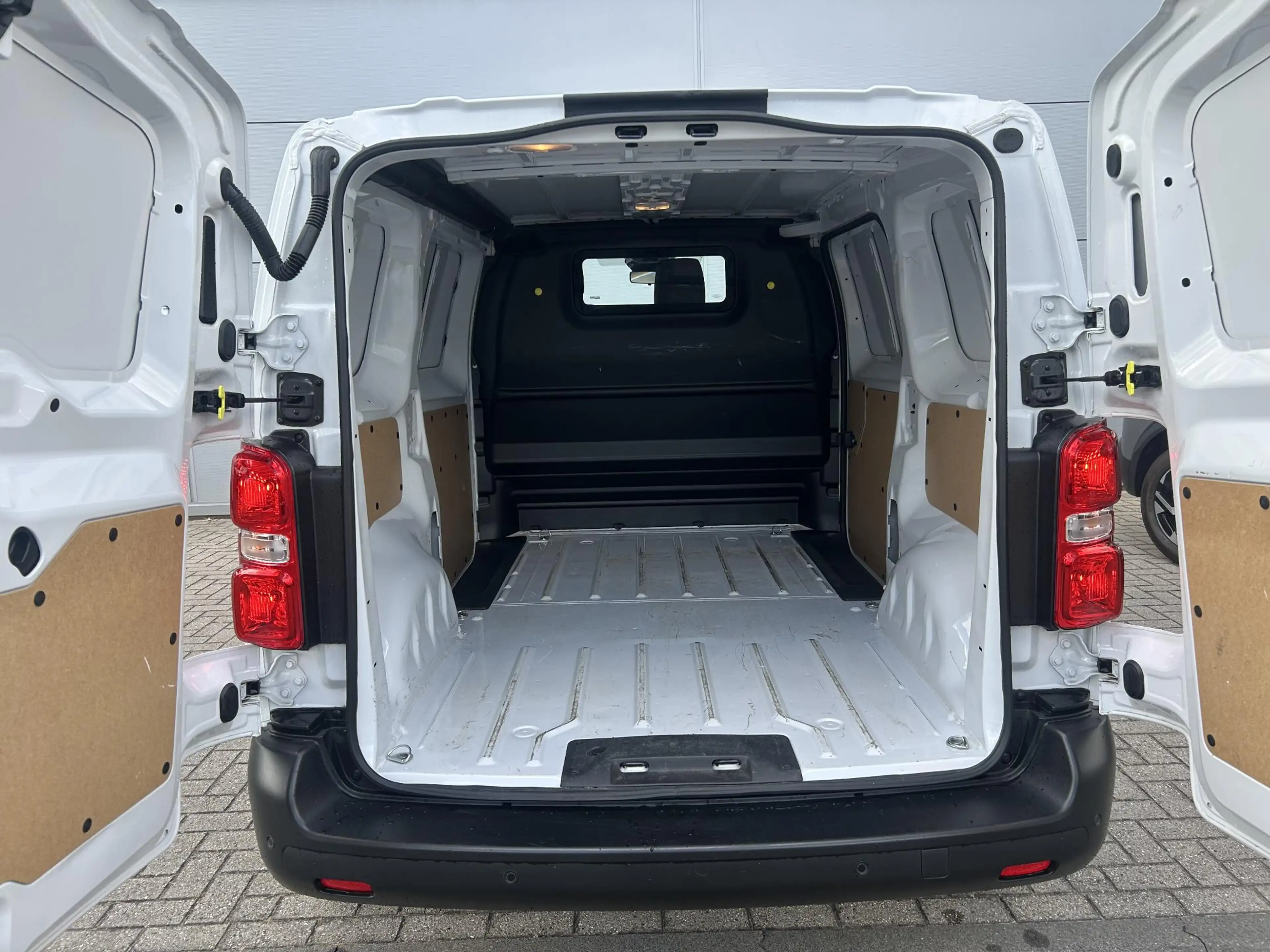 Peugeot e-Expert EV L2 75 kWh | Camera | Navigatie | Verlengde sche — photo 9