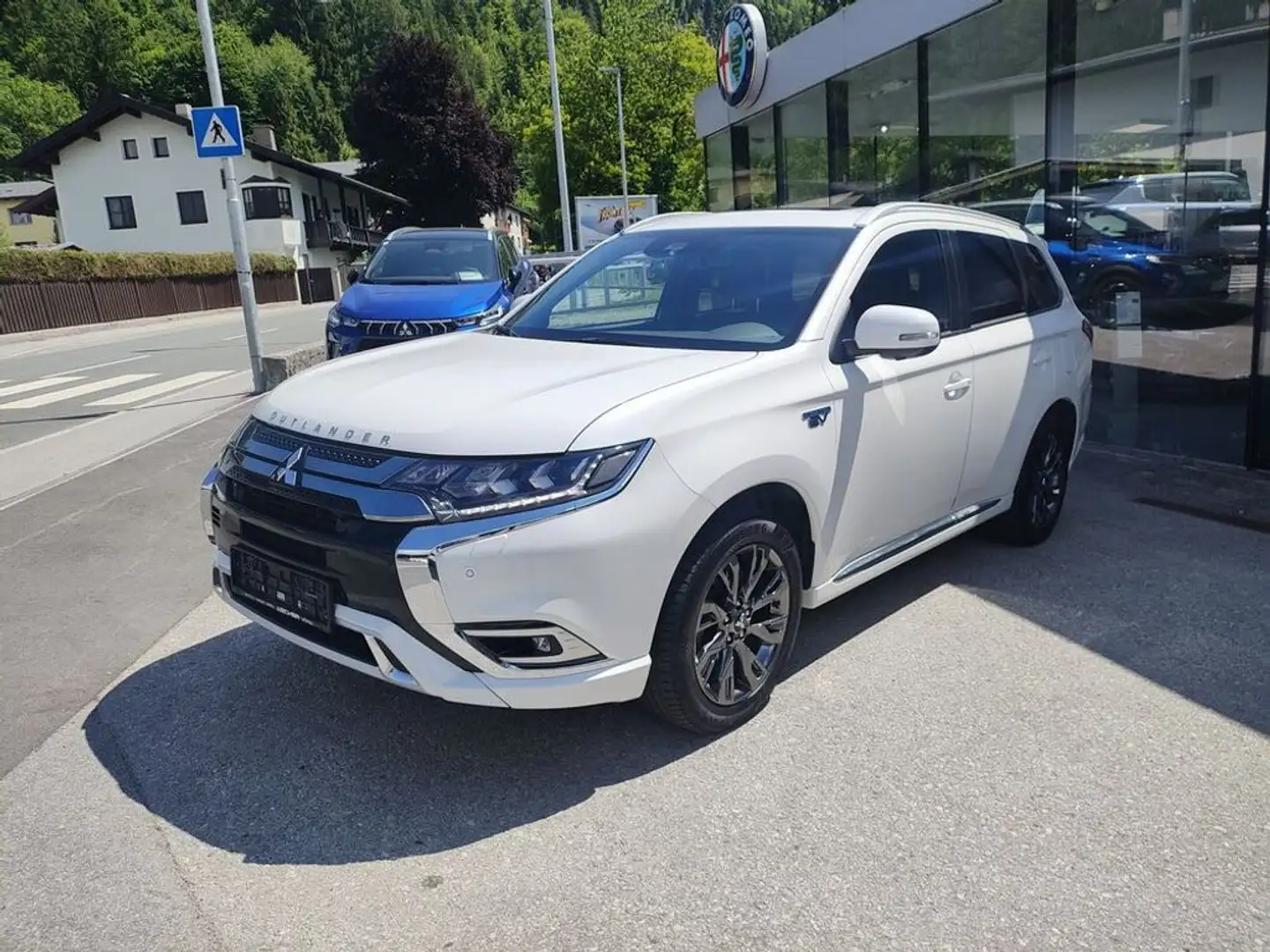 Mitsubishi Outlander Outlander 2,4 PHEV Diamond Connect Білий - 1