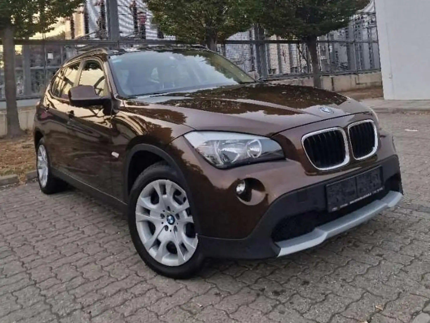 BMW X1 X1 xDrive18d Aut. Braun - 1