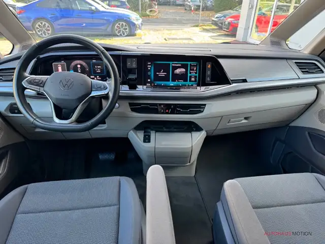 Volkswagen Multivan view 13