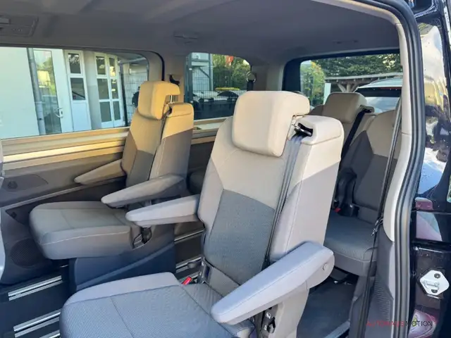 Volkswagen Multivan view 11