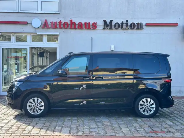 Volkswagen Multivan view 8