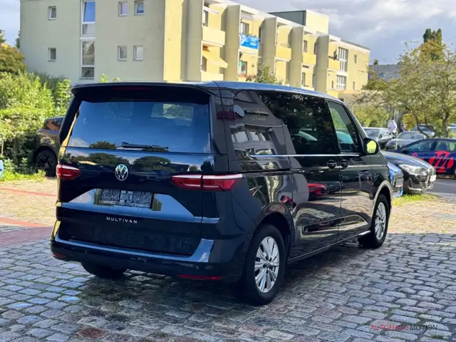 Volkswagen Multivan view 5