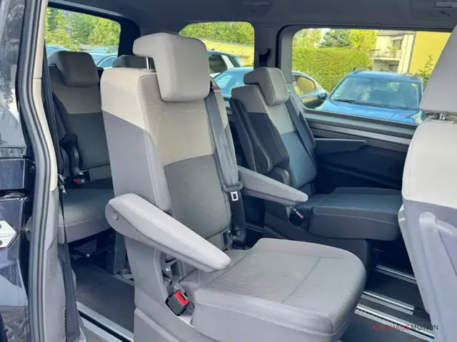 Volkswagen Multivan view 14