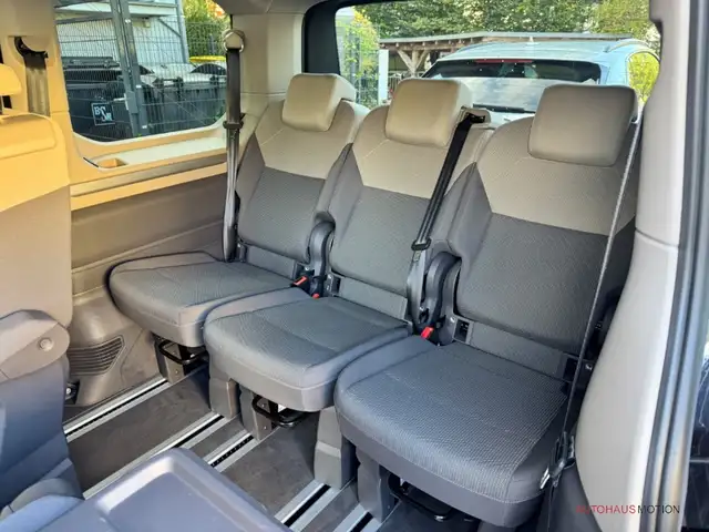 Volkswagen Multivan view 12