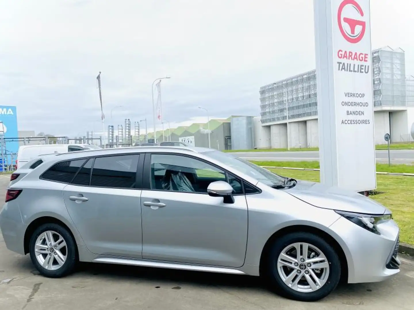 Toyota Corolla Touring Sports Argent - 1