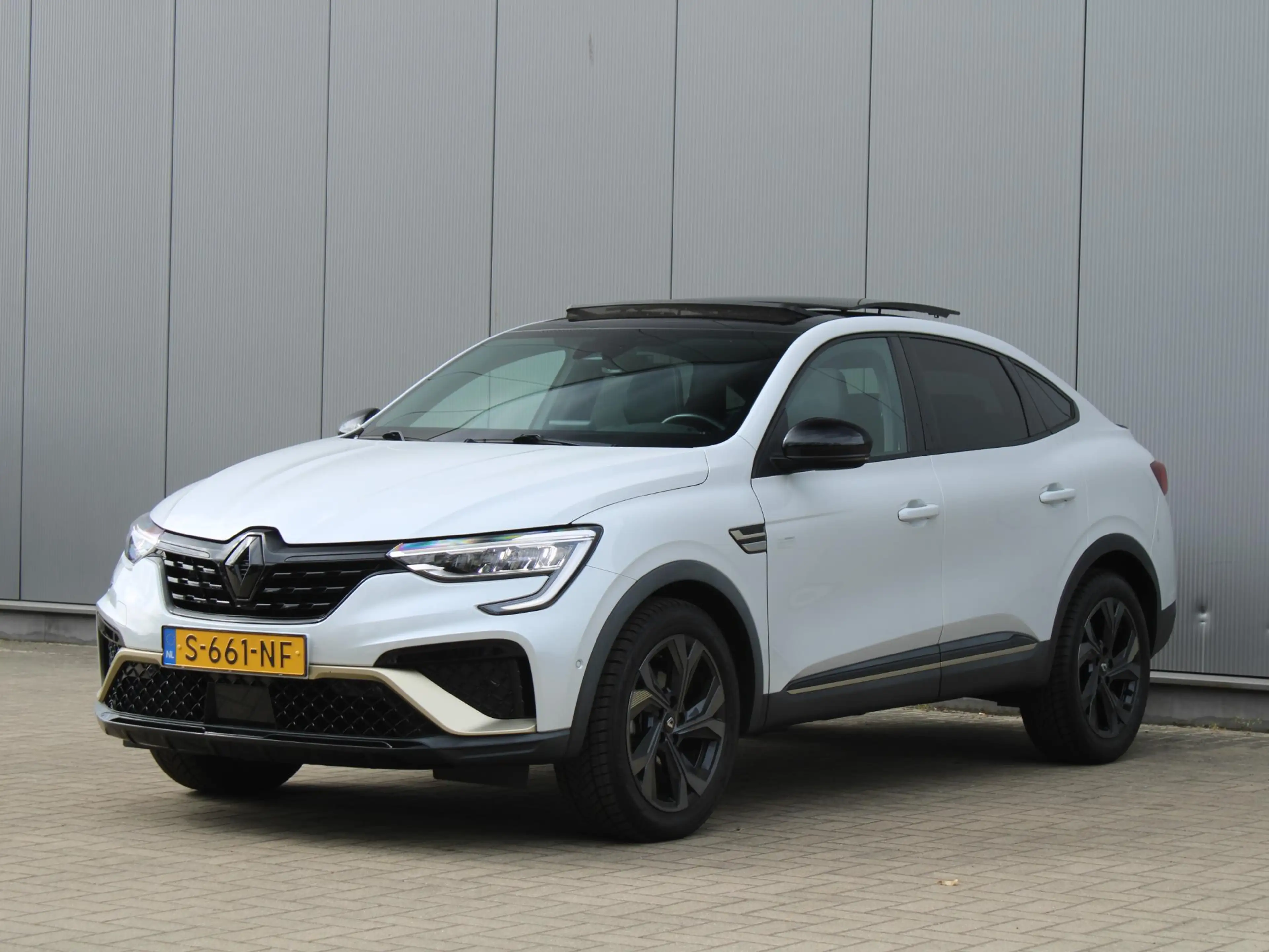 Renault Arkana 1.6 E-Tech hybrid 145 E-Tech engineered | Panorama — photo 6
