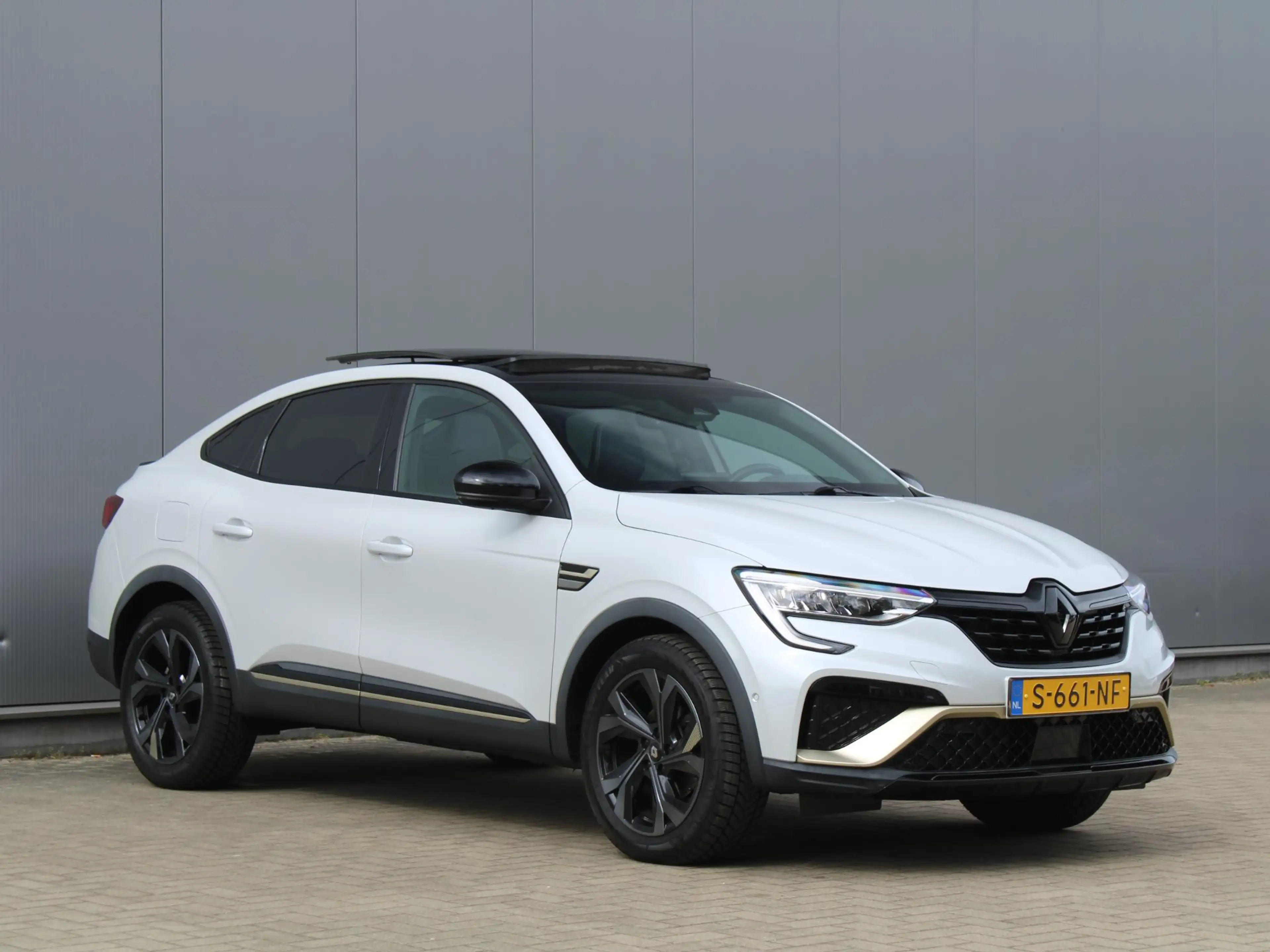 Renault Arkana 1.6 E-Tech hybrid 145 E-Tech engineered | Panorama — photo 3