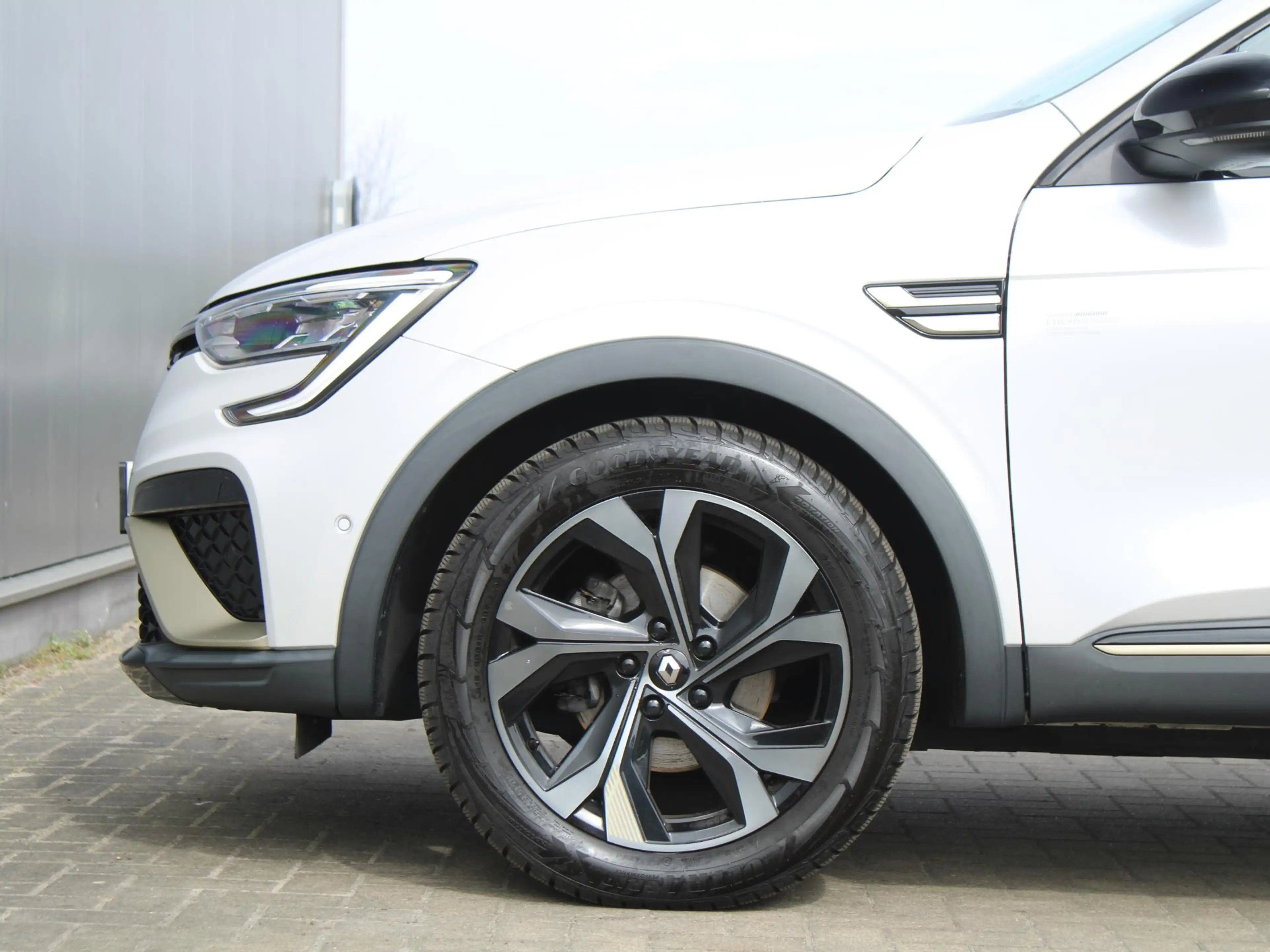 Renault Arkana 1.6 E-Tech hybrid 145 E-Tech engineered | Panorama — photo 7