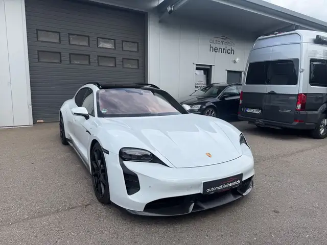 Porsche Taycan Sport Turismo GTS