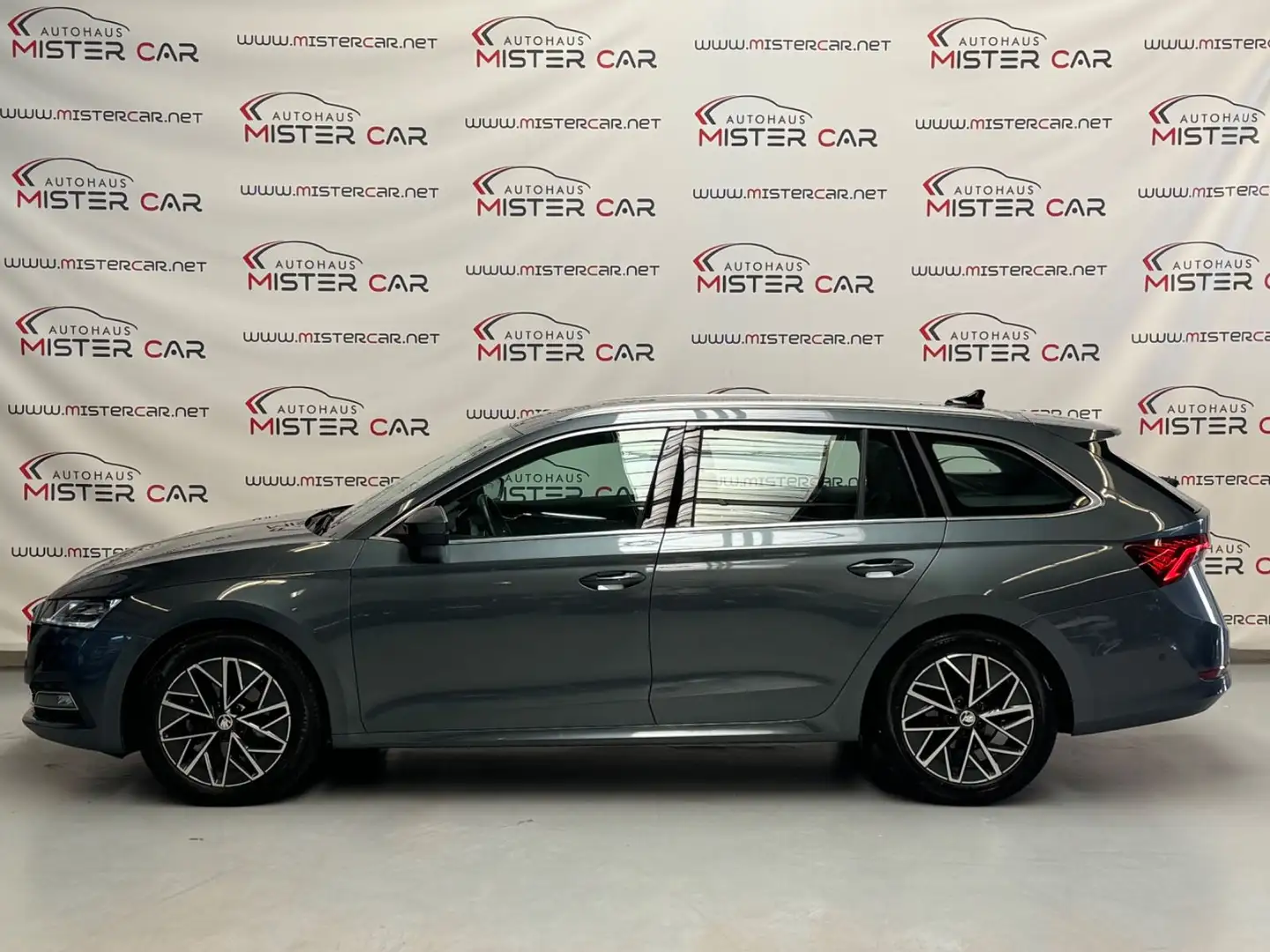 Skoda Octavia Combi First Edition VIRT/ACC/HUD/LED/KAM Gris - 2