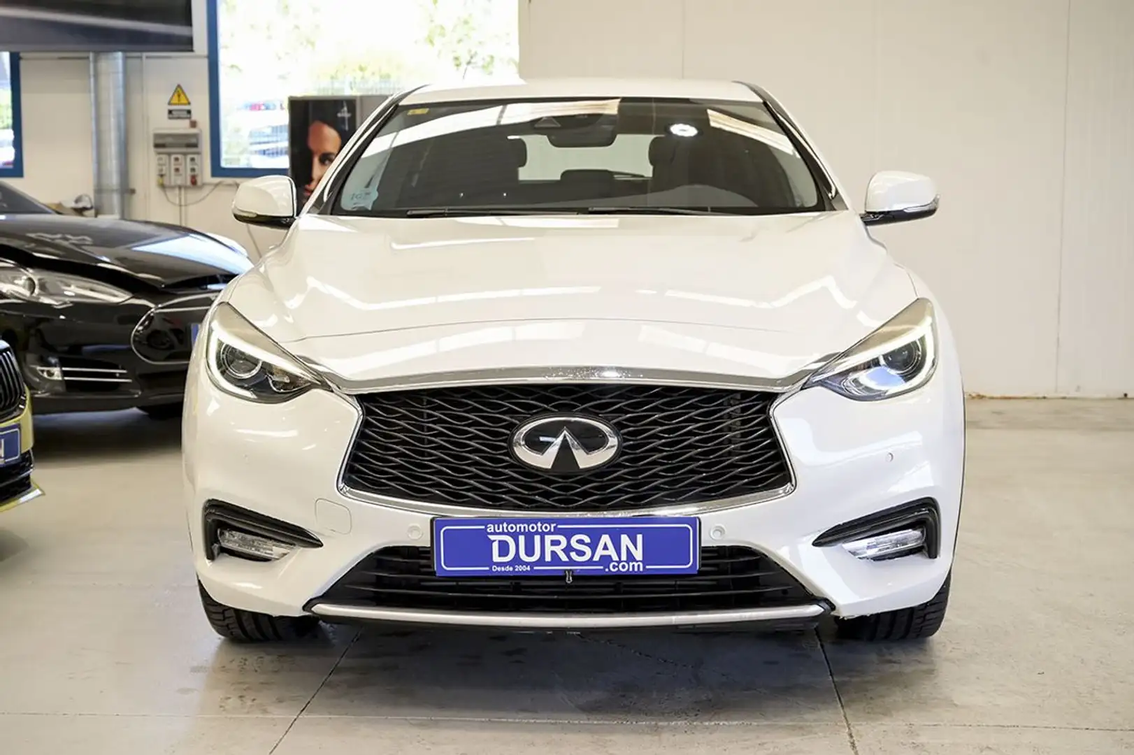 Infiniti Q30 1.6tc Premium 7DCT 156 Blanco - 2